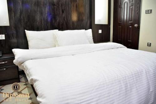 קראצ'י Diplomat Inn מראה חיצוני תמונה